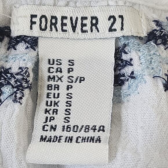 Embroidered Boho Floral Small Crop Top - Picture 3 of 4